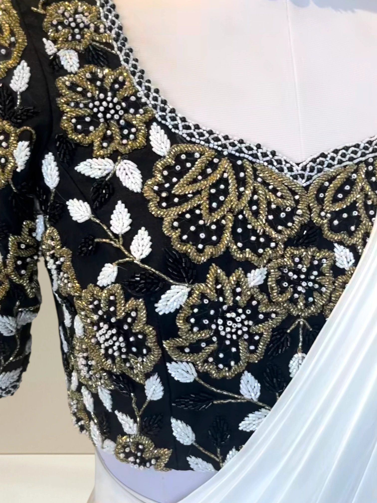 Striking black-and-white contrast elegance0 product image