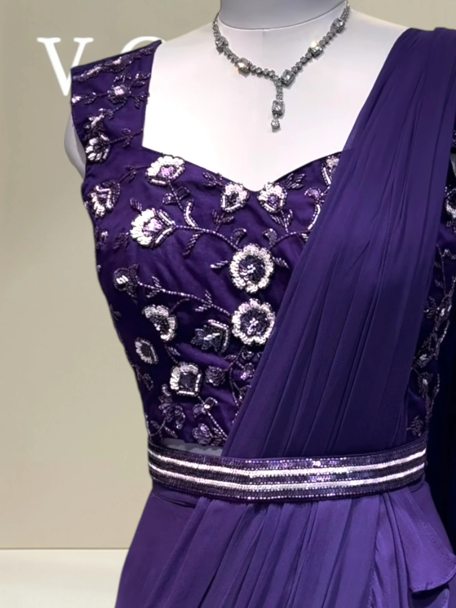 Flowy ruffle drape0 product image