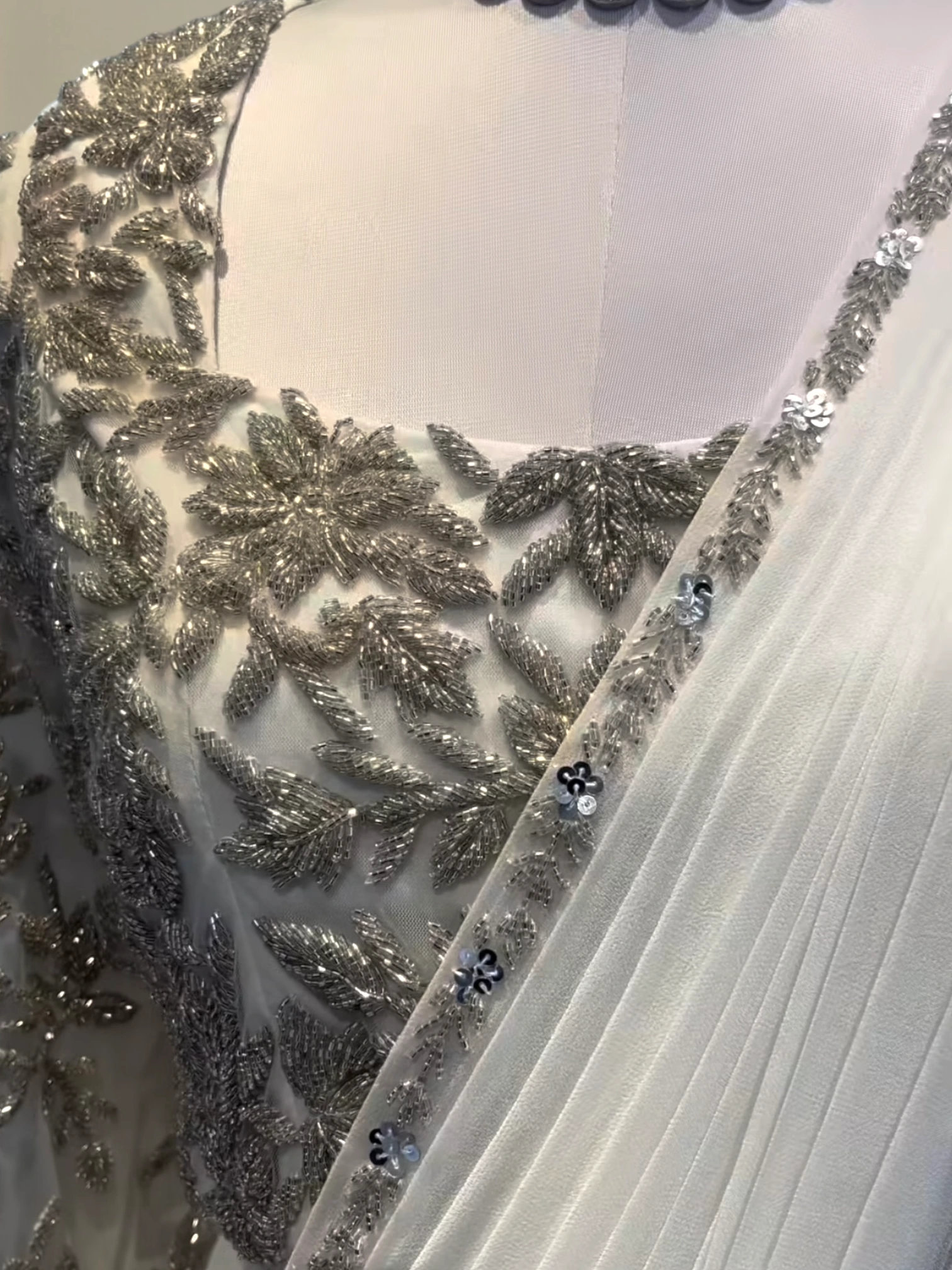 Stylish front ruffle plate drape0 product image