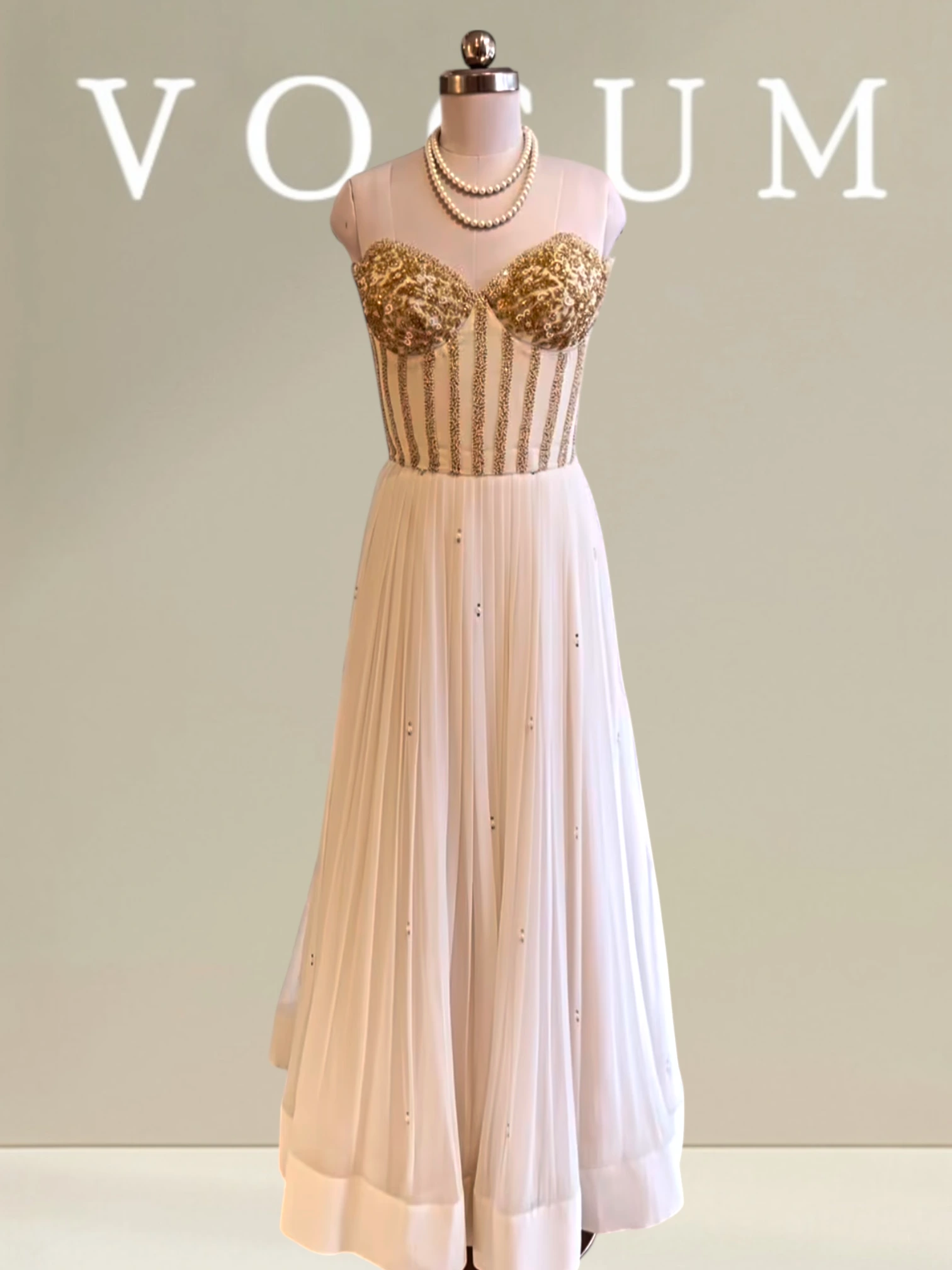 Pleated skirt with stylish corset blouse related product